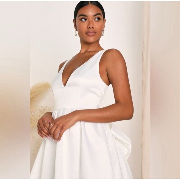 Lulu's Elegant White Wedding Dress - Picture 2 of 13